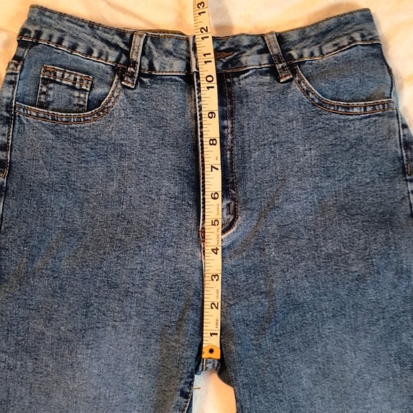 GYK, high-wasted super stretch fit and flare jeans. - Picture 6 of 10